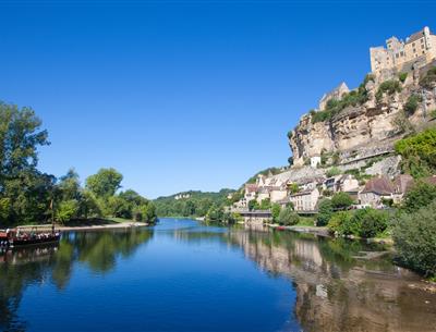 Beynac près du Camping La Plage, camping 3 étoiles avec piscine, location de mobil homes, accès direct rivière, près de Sarlat, Castelnaud et Lascaux en Dordogne Périgord Noir