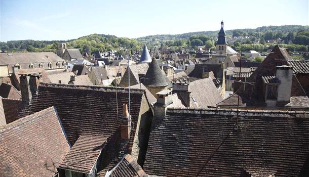 Sarlat près du Camping La Plage, camping 3 étoiles avec piscine, location de mobil homes, accès direct rivière, près de Castelnaud et Lascaux en Dordogne Périgord Noir