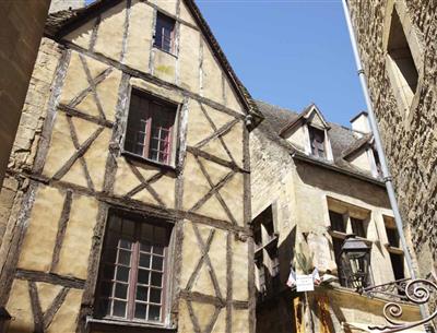 Sarlat près du Camping La Plage, camping 3 étoiles avec piscine, location de mobil homes, accès direct rivière, près de Castelnaud et Lascaux en Dordogne Périgord Noir