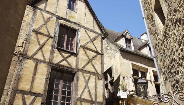 Sarlat près du Camping La Plage, camping 3 étoiles avec piscine, location de mobil homes, accès direct rivière, près de Castelnaud et Lascaux en Dordogne Périgord Noir