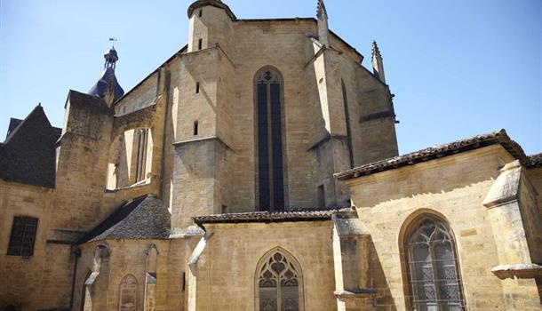 Sarlat près du Camping La Plage, camping 3 étoiles avec piscine, location de mobil homes, accès direct rivière, près de Castelnaud et Lascaux en Dordogne Périgord Noir
