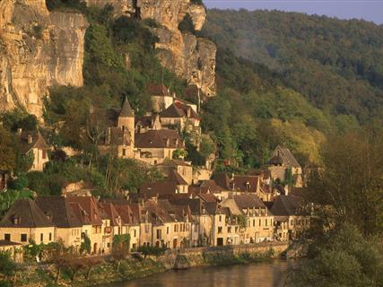 La Roque Gageac près du Camping La Plage, camping 3 étoiles avec piscine, location de mobil homes, accès direct rivière, près de Sarlat, Castelnaud et Lascaux en Dordogne Périgord Noir - 