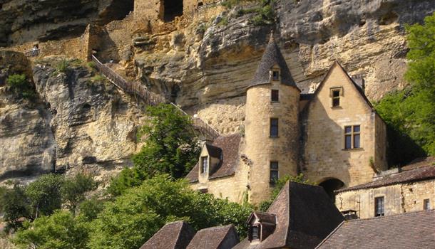 La Roque Gageac près du Camping La Plage, camping 3 étoiles avec piscine, location de mobil homes, accès direct rivière, près de Sarlat, Castelnaud et Lascaux en Dordogne Périgord Noir