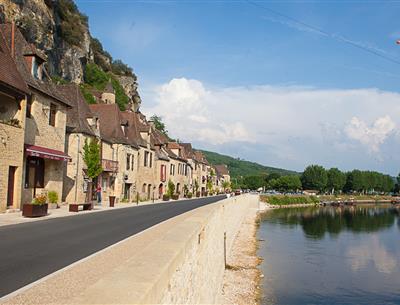 La Roque Gageac près du Camping La Plage, camping 3 étoiles avec piscine, location de mobil homes, accès direct rivière, près de Sarlat, Castelnaud et Lascaux en Dordogne Périgord Noir