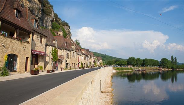 La Roque Gageac près du Camping La Plage, camping 3 étoiles avec piscine, location de mobil homes, accès direct rivière, près de Sarlat, Castelnaud et Lascaux en Dordogne Périgord Noir