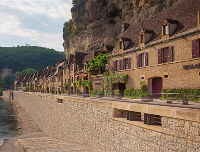 La Roque Gageac près du Camping La Plage, camping 3 étoiles avec piscine, location de mobil homes, accès direct rivière, près de Sarlat, Castelnaud et Lascaux en Dordogne Périgord Noir