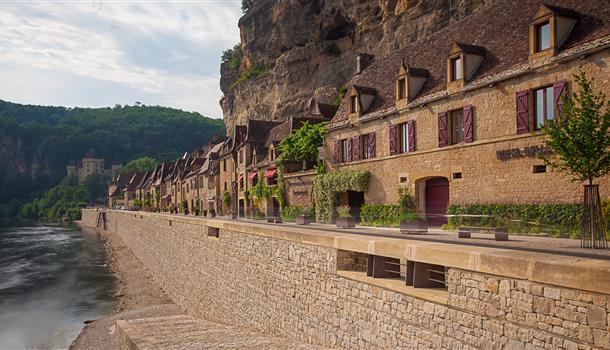 La Roque Gageac près du Camping La Plage, camping 3 étoiles avec piscine, location de mobil homes, accès direct rivière, près de Sarlat, Castelnaud et Lascaux en Dordogne Périgord Noir