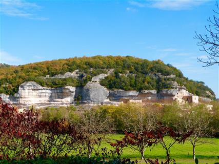 Les Eysies-de-Tayac près du Camping La Plage, camping 3 étoiles avec piscine, location de mobil homes, accès direct rivière, près de Sarlat, Castelnaud et Lascaux en Dordogne Périgord Noir - 