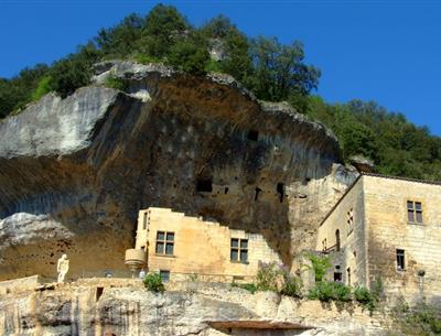 Les Eysies-de-Tayac près du Camping La Plage, camping 3 étoiles avec piscine, location de mobil homes, accès direct rivière, près de Sarlat, Castelnaud et Lascaux en Dordogne Périgord Noir