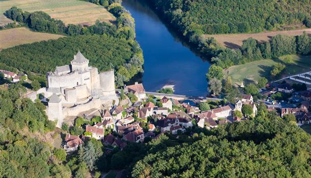 Castelnaud près du Camping La Plage, camping 3 étoiles avec piscine, location de mobil homes, accès direct rivière, près de Sarlat et Lascaux en Dordogne Périgord Noir