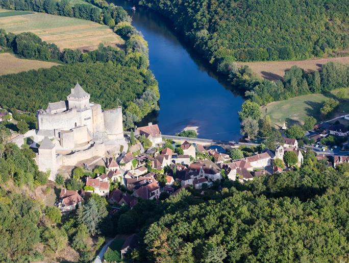Castelnaud près du Camping La Plage, camping 3 étoiles avec piscine, location de mobil homes, accès direct rivière, près de Sarlat et Lascaux en Dordogne Périgord Noir