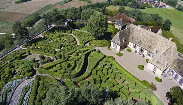 Les Jardins de Marqueyssac près du Camping La Plage, camping 3 étoiles avec piscine, location de mobil homes, accès direct rivière, près de Sarlat, Castelnaud et Lascaux en Dordogne Périgord Noir