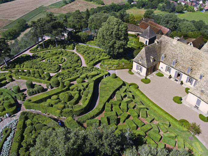 Les Jardins de Marqueyssac près du Camping La Plage, camping 3 étoiles avec piscine, location de mobil homes, accès direct rivière, près de Sarlat, Castelnaud et Lascaux en Dordogne Périgord Noir