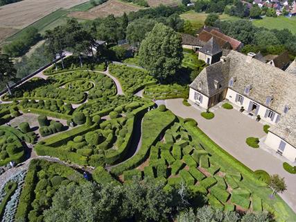 Les Jardins de Marqueyssac près du Camping La Plage, camping 3 étoiles avec piscine, location de mobil homes, accès direct rivière, près de Sarlat, Castelnaud et Lascaux en Dordogne Périgord Noir - 