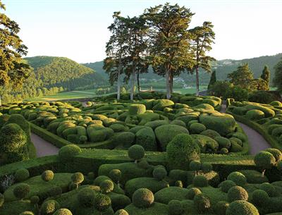 Les Jardins de Marqueyssac près du Camping La Plage, camping 3 étoiles avec piscine, location de mobil homes, accès direct rivière, près de Sarlat, Castelnaud et Lascaux en Dordogne Périgord Noir