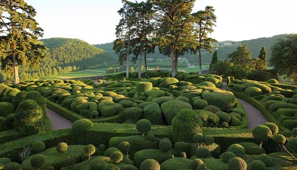 Les Jardins de Marqueyssac près du Camping La Plage, camping 3 étoiles avec piscine, location de mobil homes, accès direct rivière, près de Sarlat, Castelnaud et Lascaux en Dordogne Périgord Noir