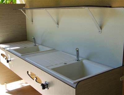 Emplacements camping caravaning au Camping La Plage, camping 3 étoiles avec piscine, location de mobil homes, accès direct rivière, près de Sarlat, Castelnaud et Lascaux en Dordogne Périgord Noir