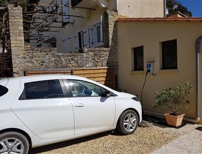 Emplacements camping caravaning au Camping La Plage, camping 3 étoiles avec piscine, location de mobil homes, accès direct rivière, près de Sarlat, Castelnaud et Lascaux en Dordogne Périgord Noir