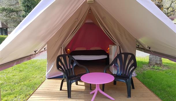 Location tentes aménagées au Camping La Plage, camping 3 étoiles avec piscine, location de mobil homes, accès direct rivière, près de Sarlat, Castelnaud et Lascaux en Dordogne Périgord Noir
