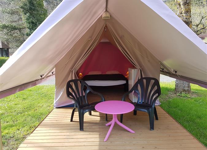 Location tentes aménagées au Camping La Plage, camping 3 étoiles avec piscine, location de mobil homes, accès direct rivière, près de Sarlat, Castelnaud et Lascaux en Dordogne Périgord Noir - 